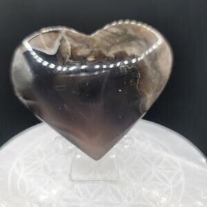 UV Reactive Agate Heart Specimen, 94G